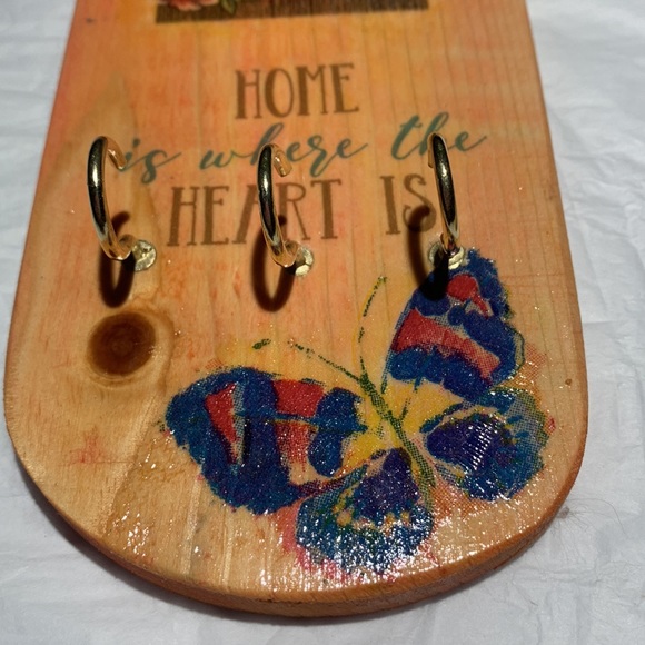 Hand Crafted Decoupage Pallet Board Key Holder - Picture 5 of 10